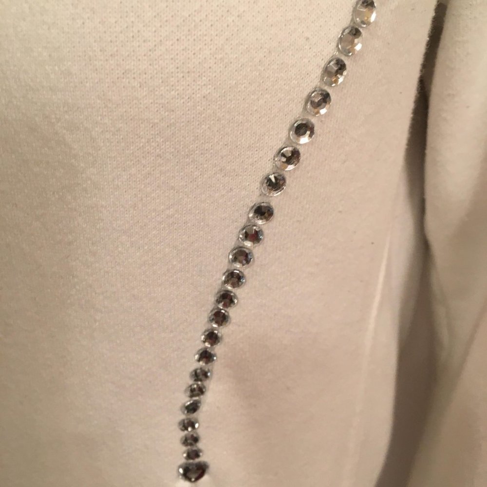 ADORABLE  y2k hoodie with hello kitty logo and crystal details! - Picture 10 of 15